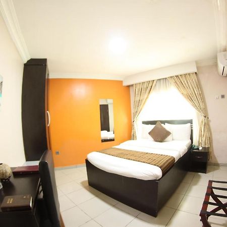 Celia'S Suites Abeokuta Екстериор снимка