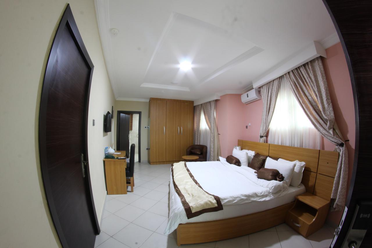 Celia'S Suites Abeokuta Екстериор снимка