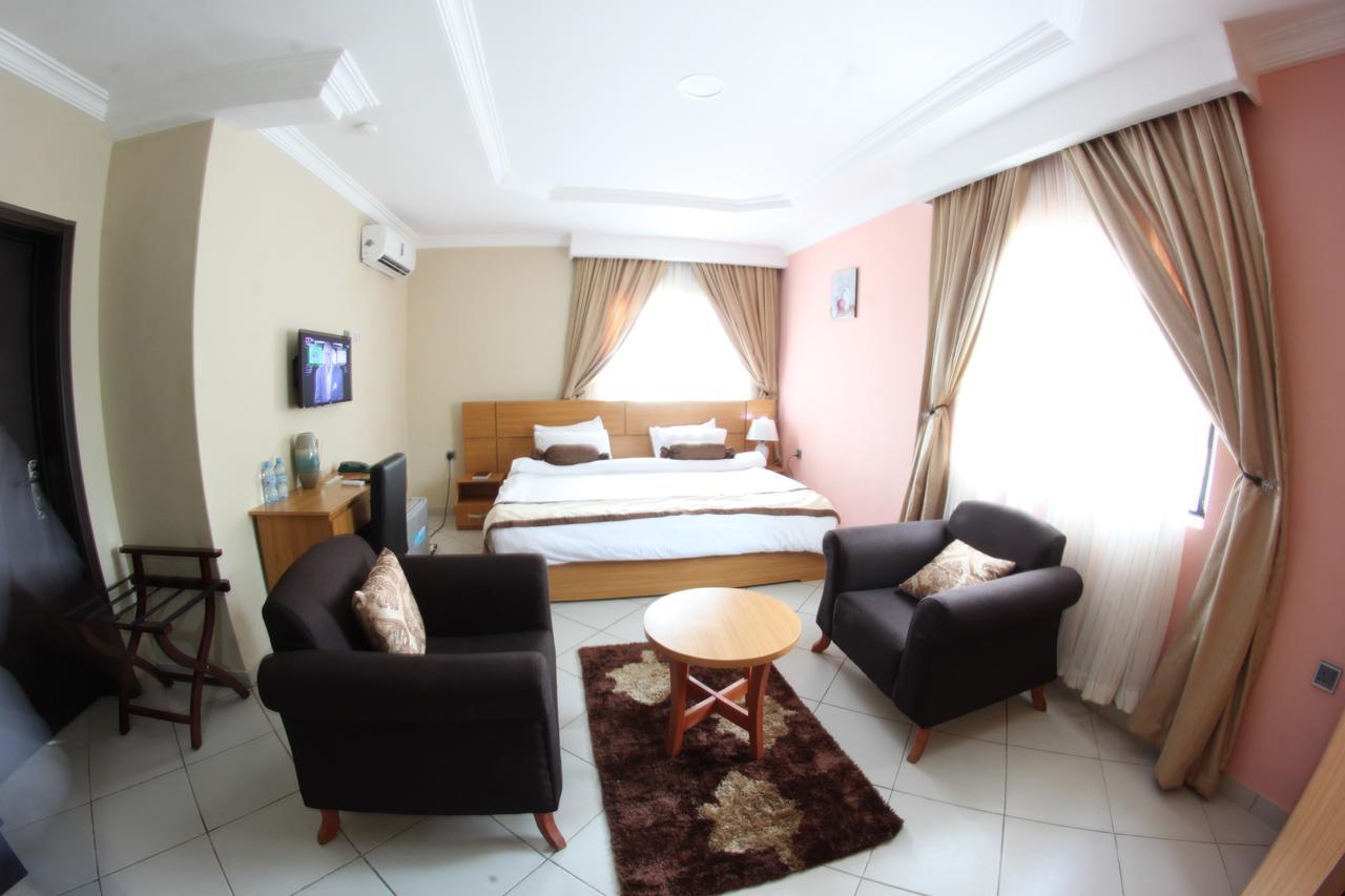 Celia'S Suites Abeokuta Екстериор снимка