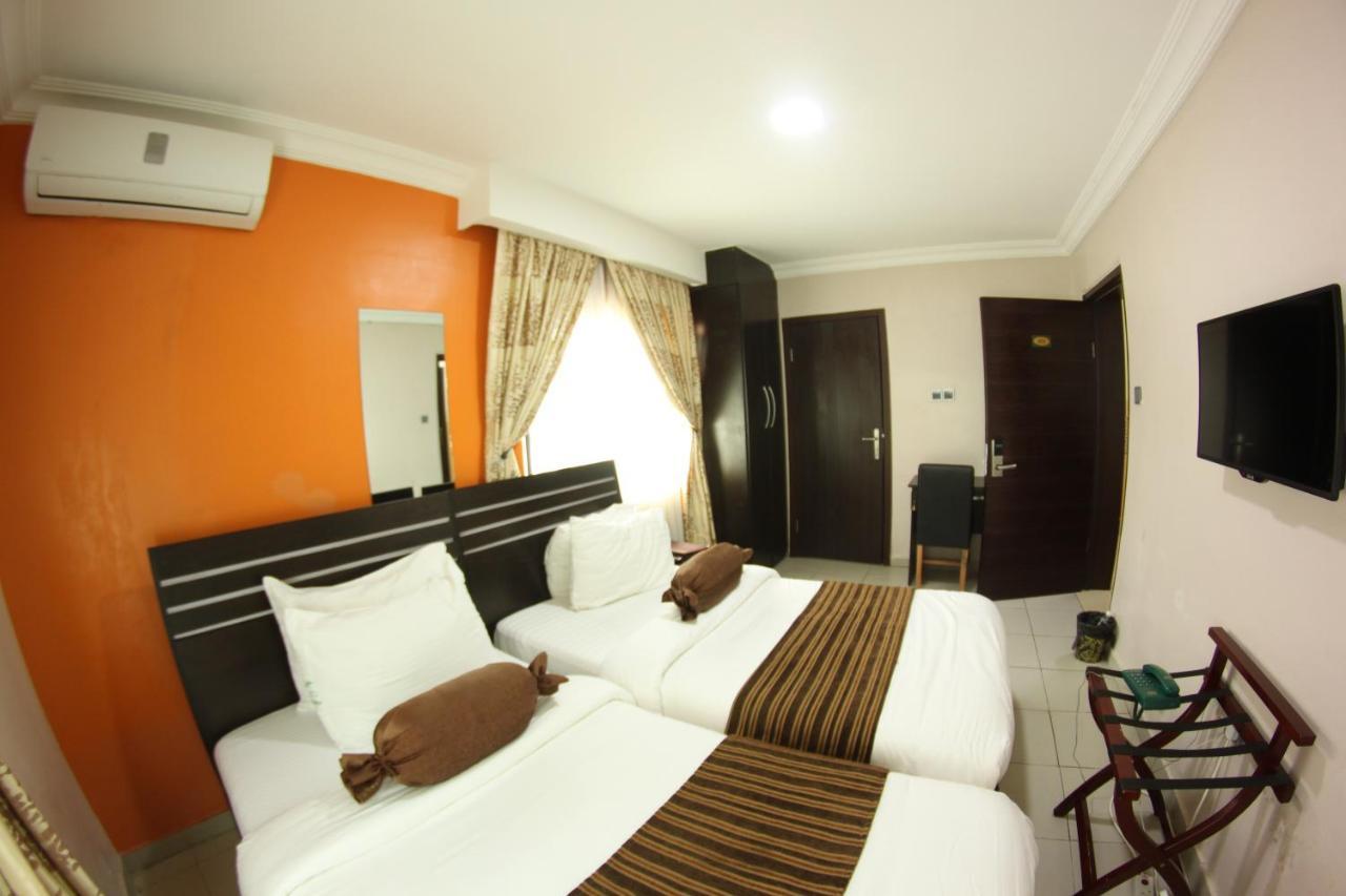 Celia'S Suites Abeokuta Екстериор снимка