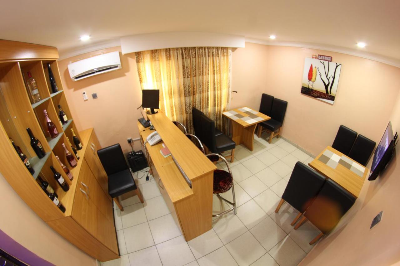 Celia'S Suites Abeokuta Екстериор снимка