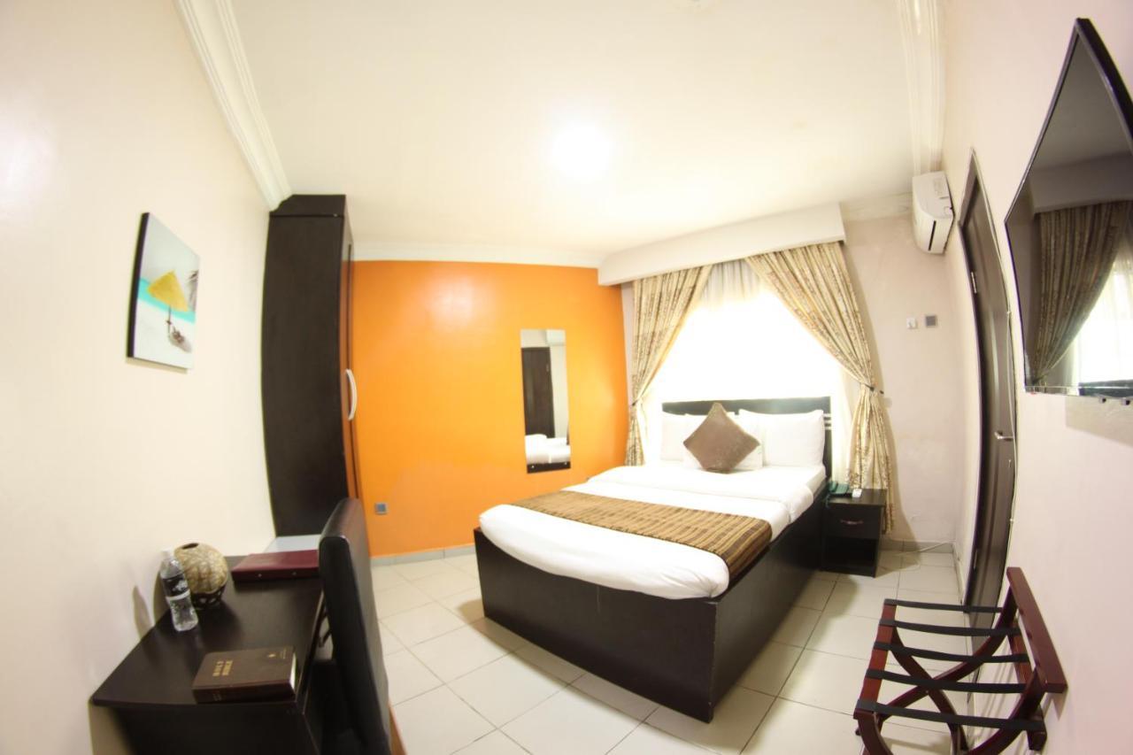 Celia'S Suites Abeokuta Екстериор снимка
