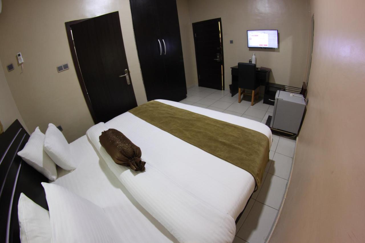 Celia'S Suites Abeokuta Екстериор снимка